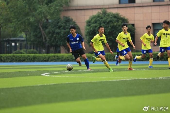 英超第19轮，曼城客场3-1逆转埃弗顿，福登、阿尔瓦雷斯、B席取得进球，赛后瓜迪奥拉接受了采访。
